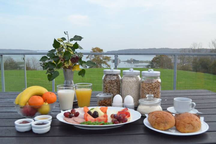 Breakfast/Coffee Service 114 of 135