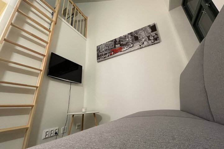 Room 9 of 37