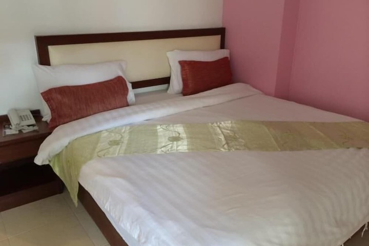 Room 8 of 15