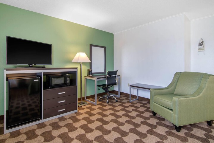 Room 30 of 47