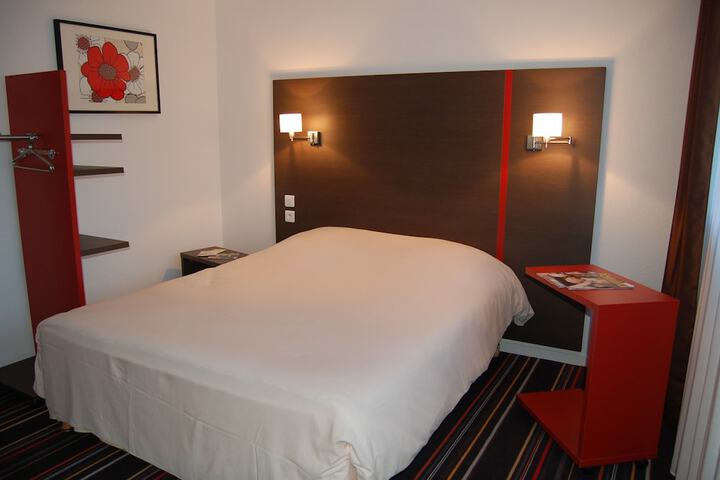 Room 10 of 71
