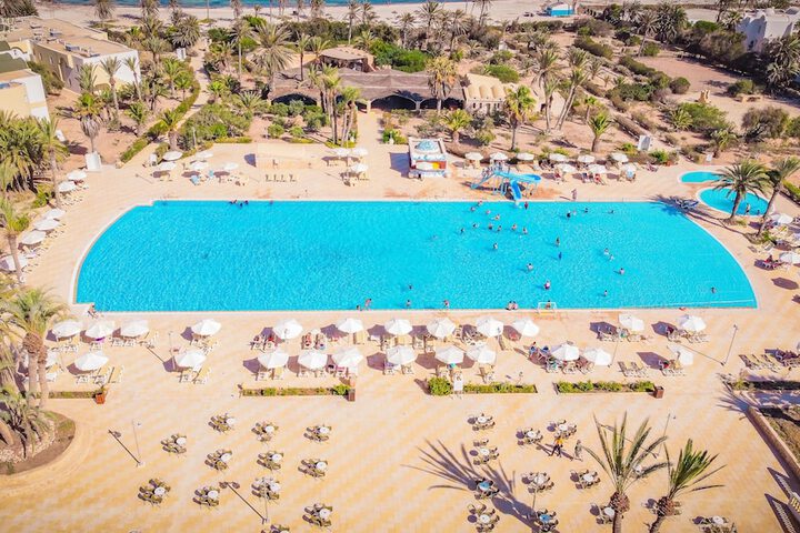 Hotel with Pool