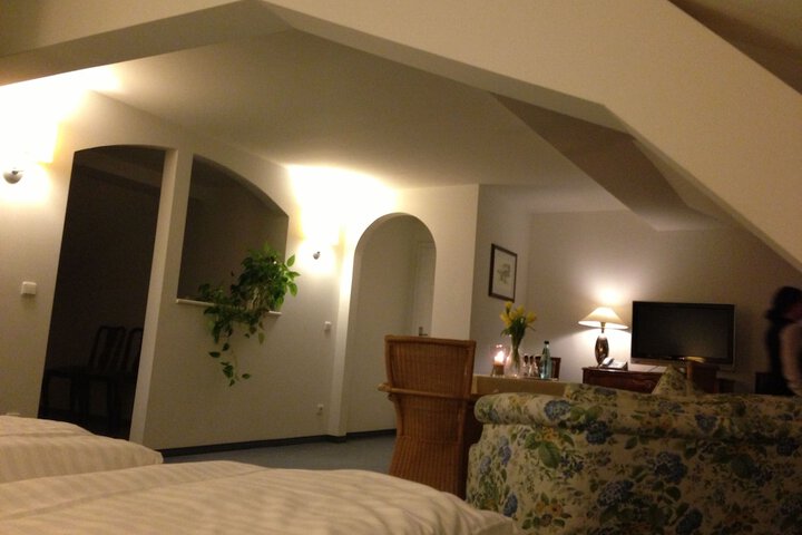Room 5 of 24