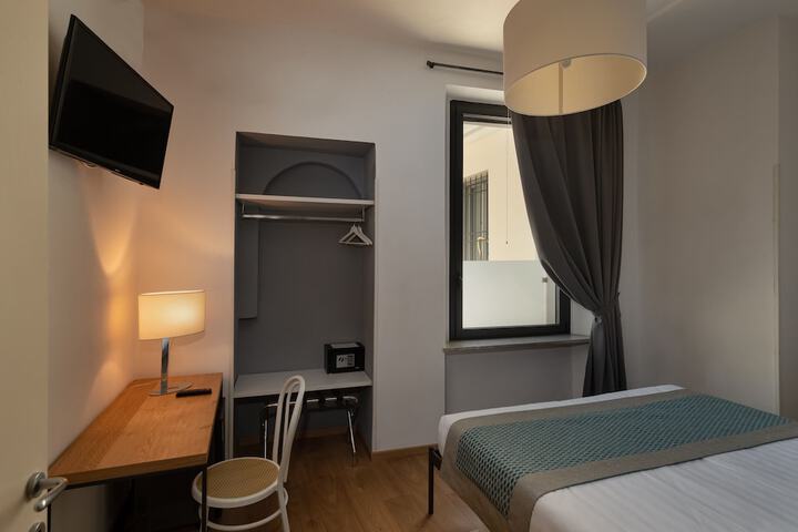 Room 5 of 28