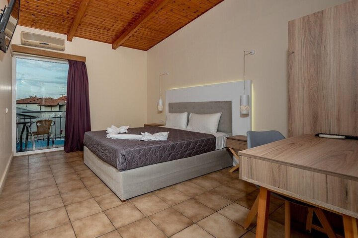Room 6 of 24