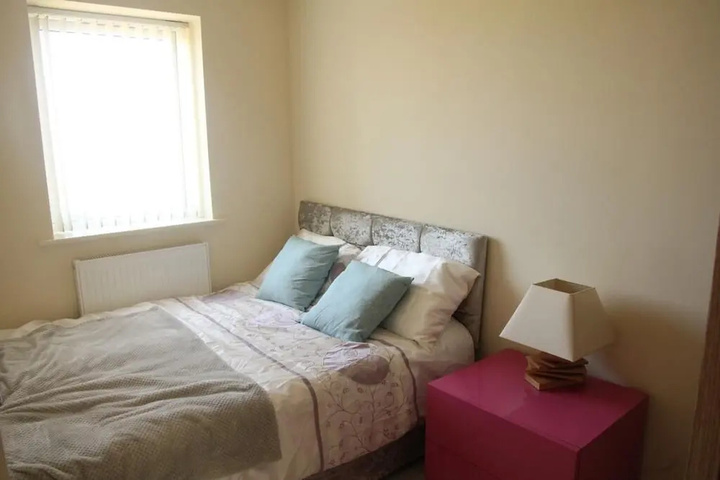 Room 4 of 12