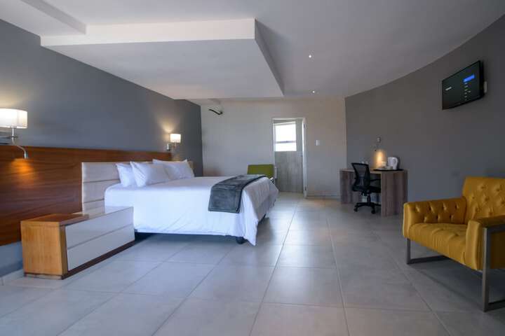 Room 4 of 6