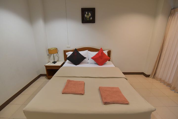 Room 10 of 37