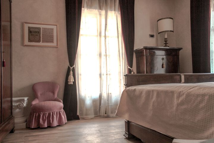 Room 6 of 48
