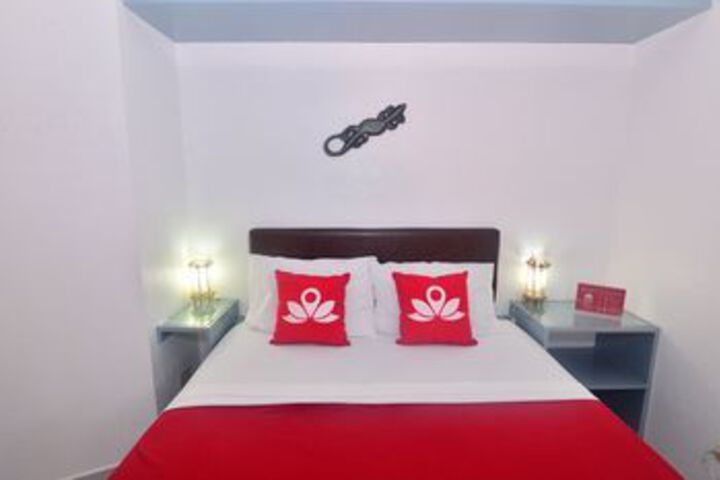 ZEN Rooms Station 3 Angol Road