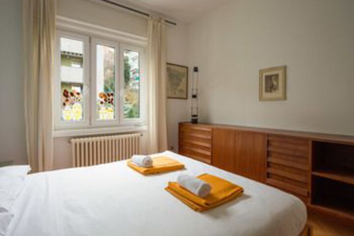 Room 10 of 26