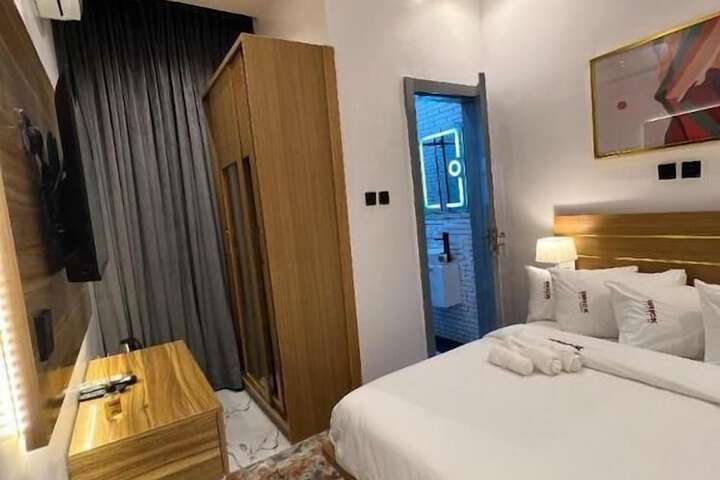 Room 10 of 31