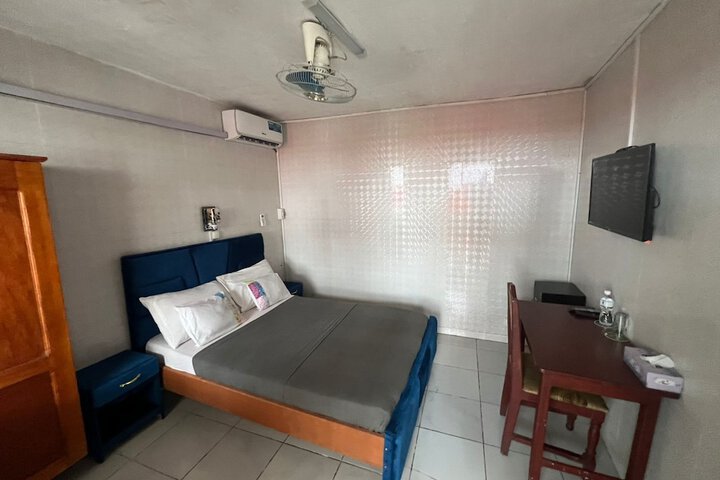 Room 12 of 27