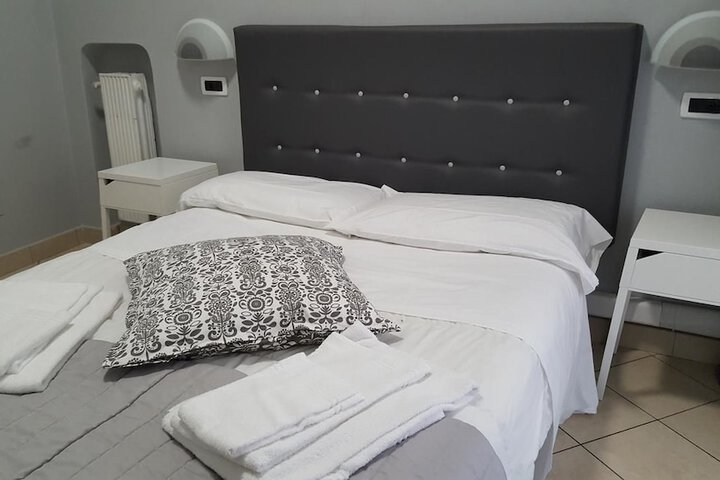 Room 9 of 16