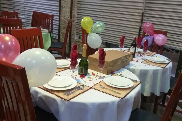 Dining 9 of 15
