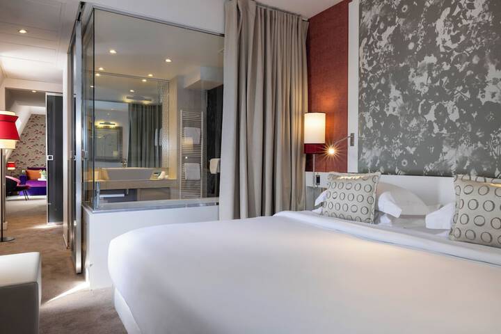 Room 9 of 52