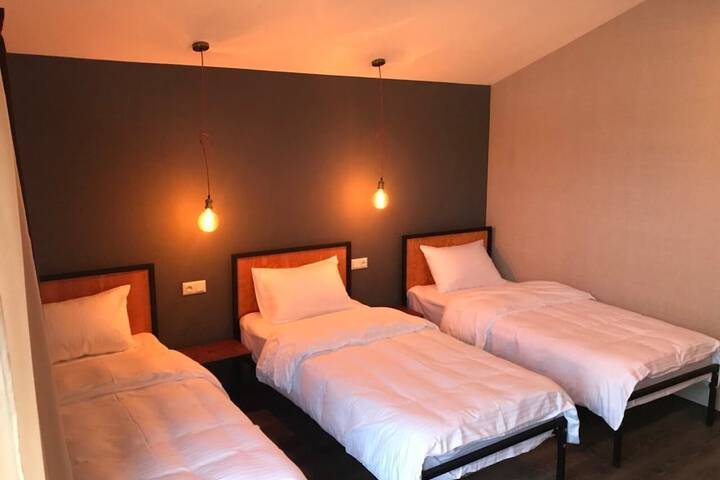 Room 3 of 48