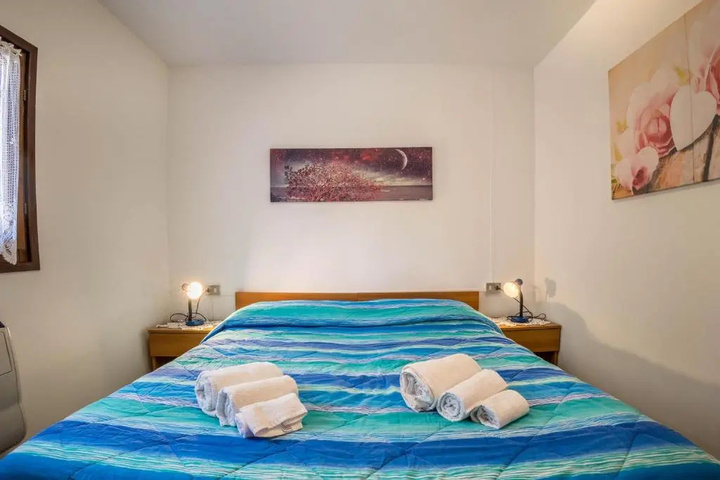 Room 4 of 15