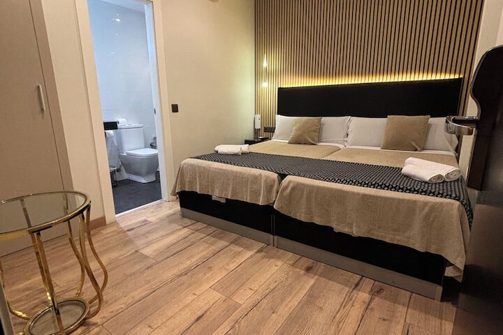Room 27 of 68