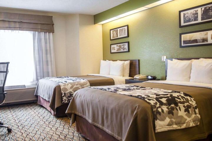 1 Queen Bed (5 of 9)