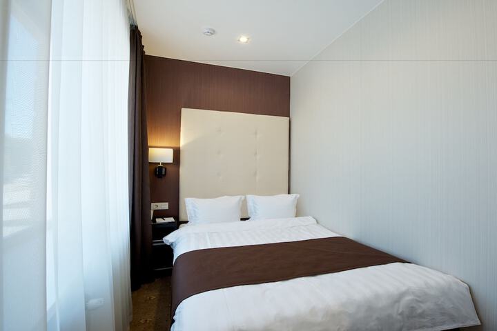 Room 6 of 57