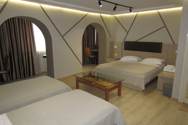 Room 33 of 74