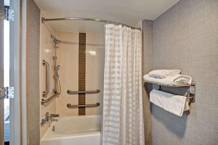 Double Accessible King Size Bed (8 of 11)
