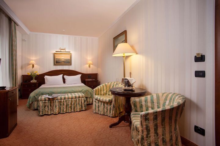 Room 48 of 177