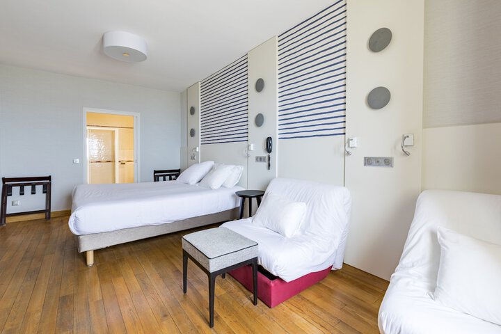 Room 14 of 142