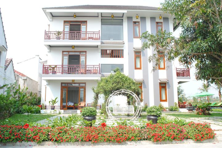 Hotel Exterior 26 of 33