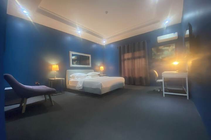 Room 27 of 68