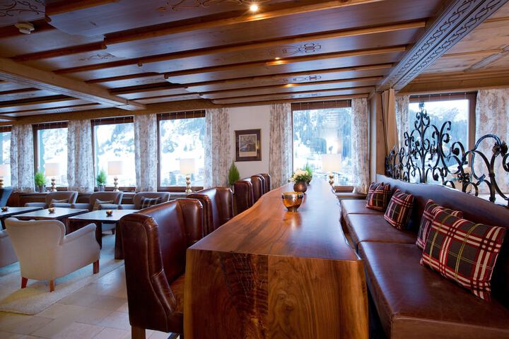 Lounge 75 of 91