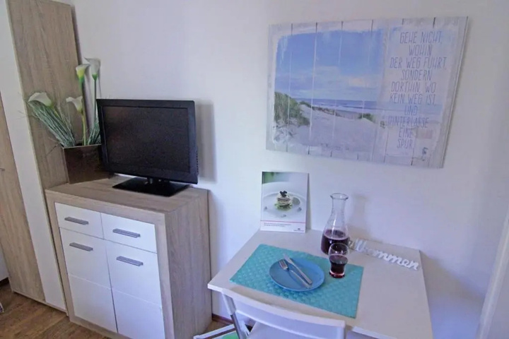 Room 4 of 10