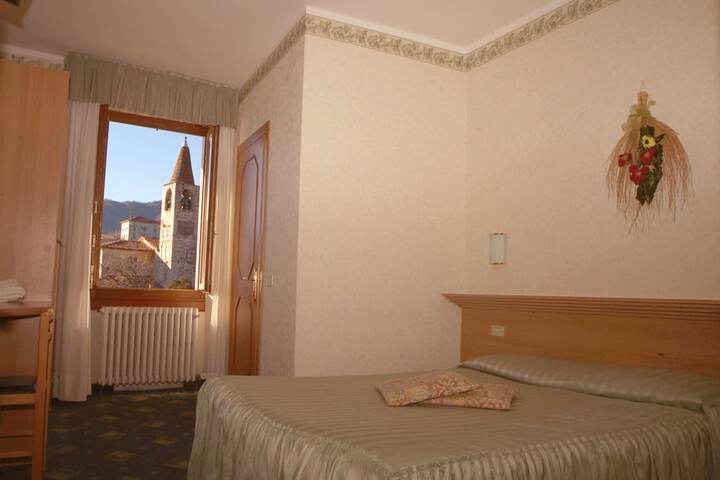 Room 10 of 34