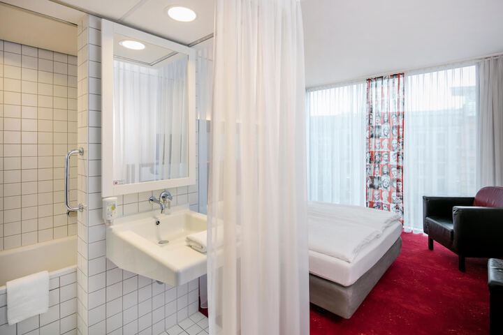 Room 40 of 76