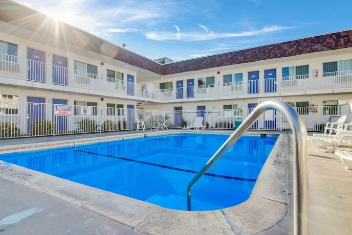 Pool Hotel