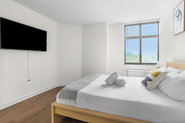Room 32 of 198