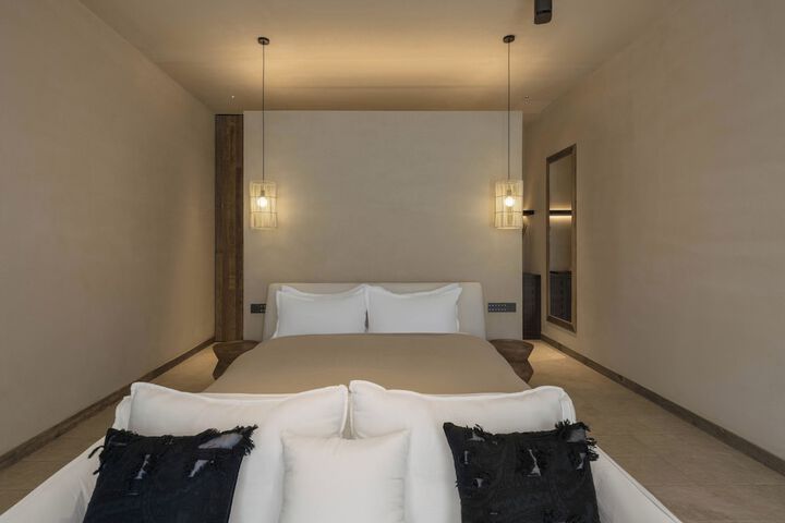 Room 52 of 72