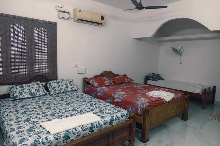 Room 6 of 12