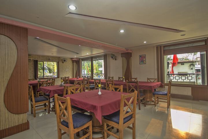 Dining 9 of 16