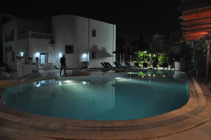 Pool 32 of 50