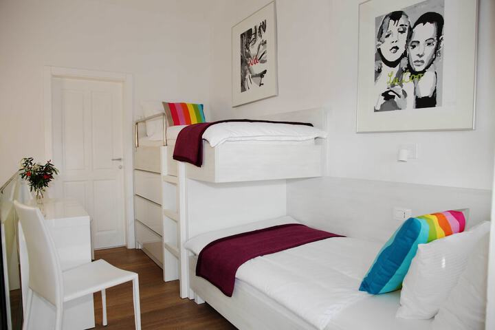 Room 2 of 41