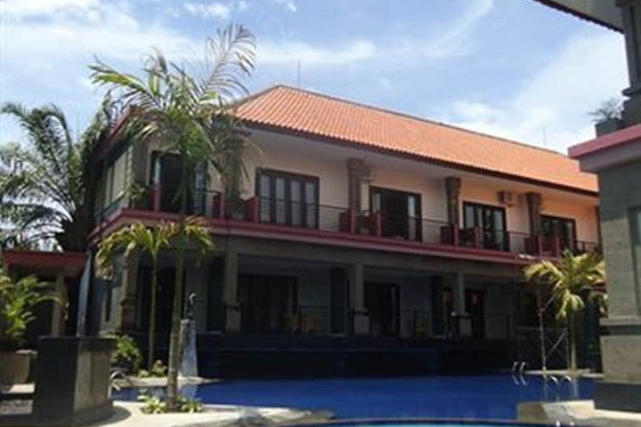 Pools & Facilities