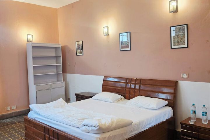 Room 4 of 181