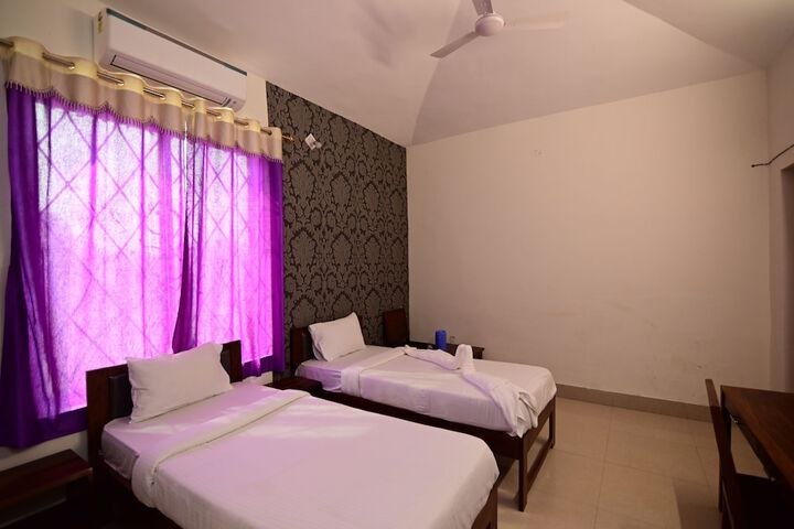 Room 4 of 13