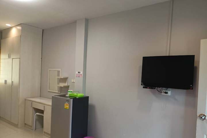 Room 18 of 195