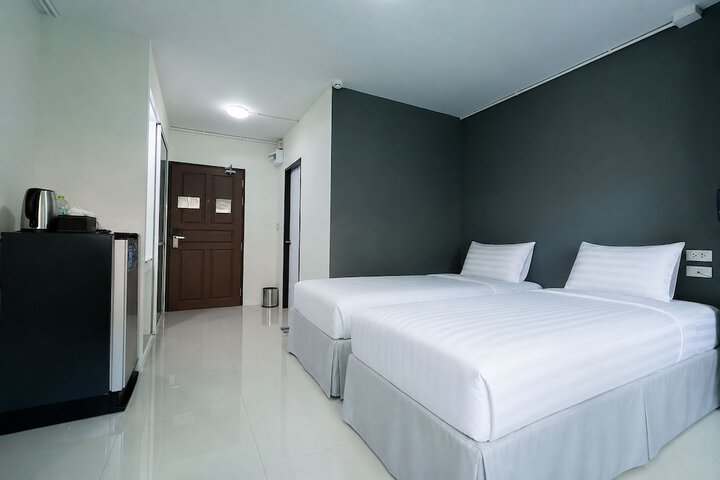 Room 9 of 50