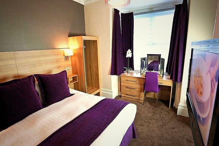 Room 105 of 193