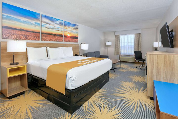 1 King Bed (5 of 6)