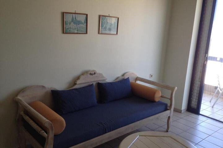 Room 4 of 9